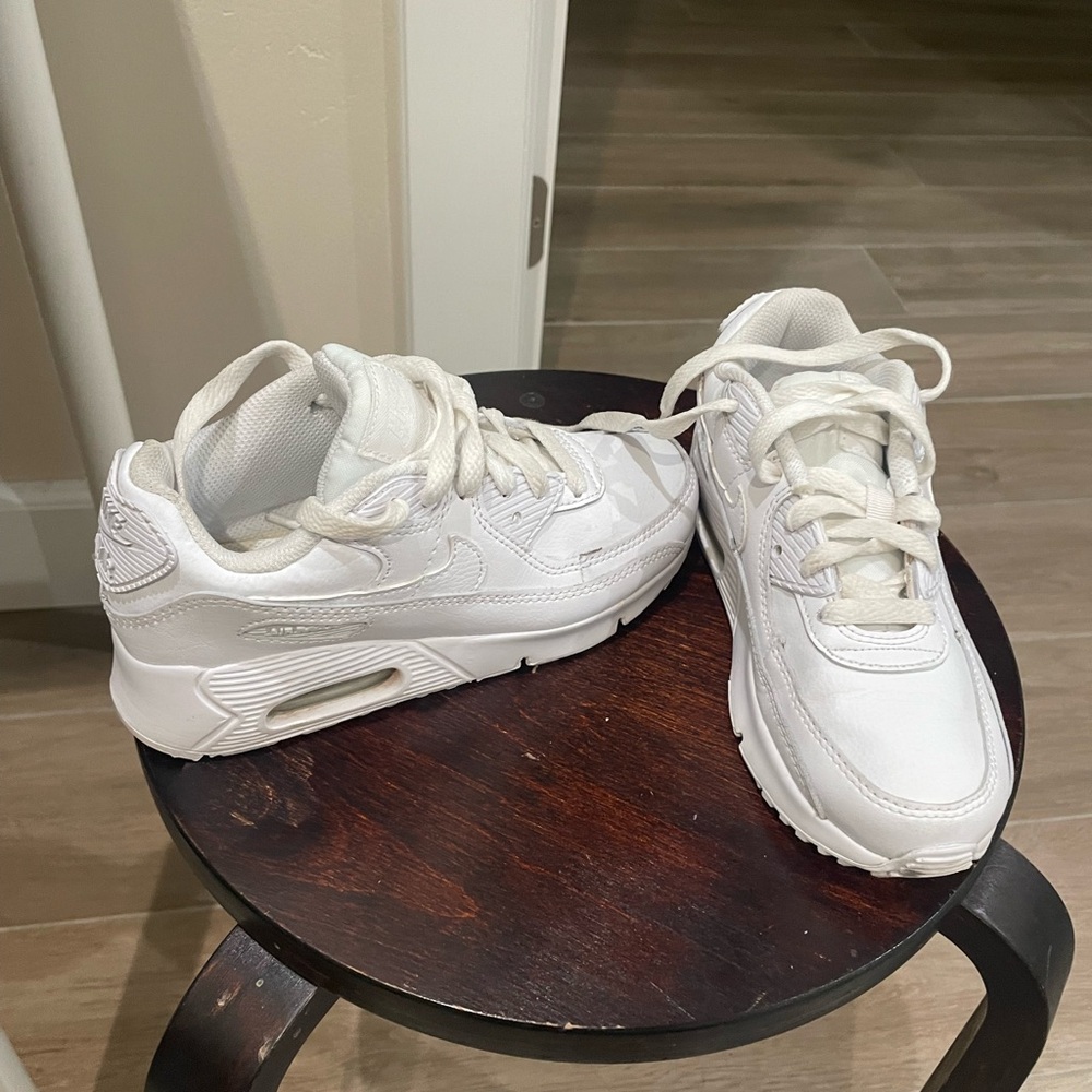 Nike Air Max Girls white sneakers 1.5
